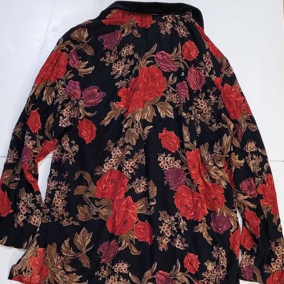 Velvet accented blouse - Picture 8 of 13